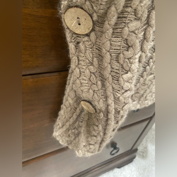 Poncho - Picture 3 of 6